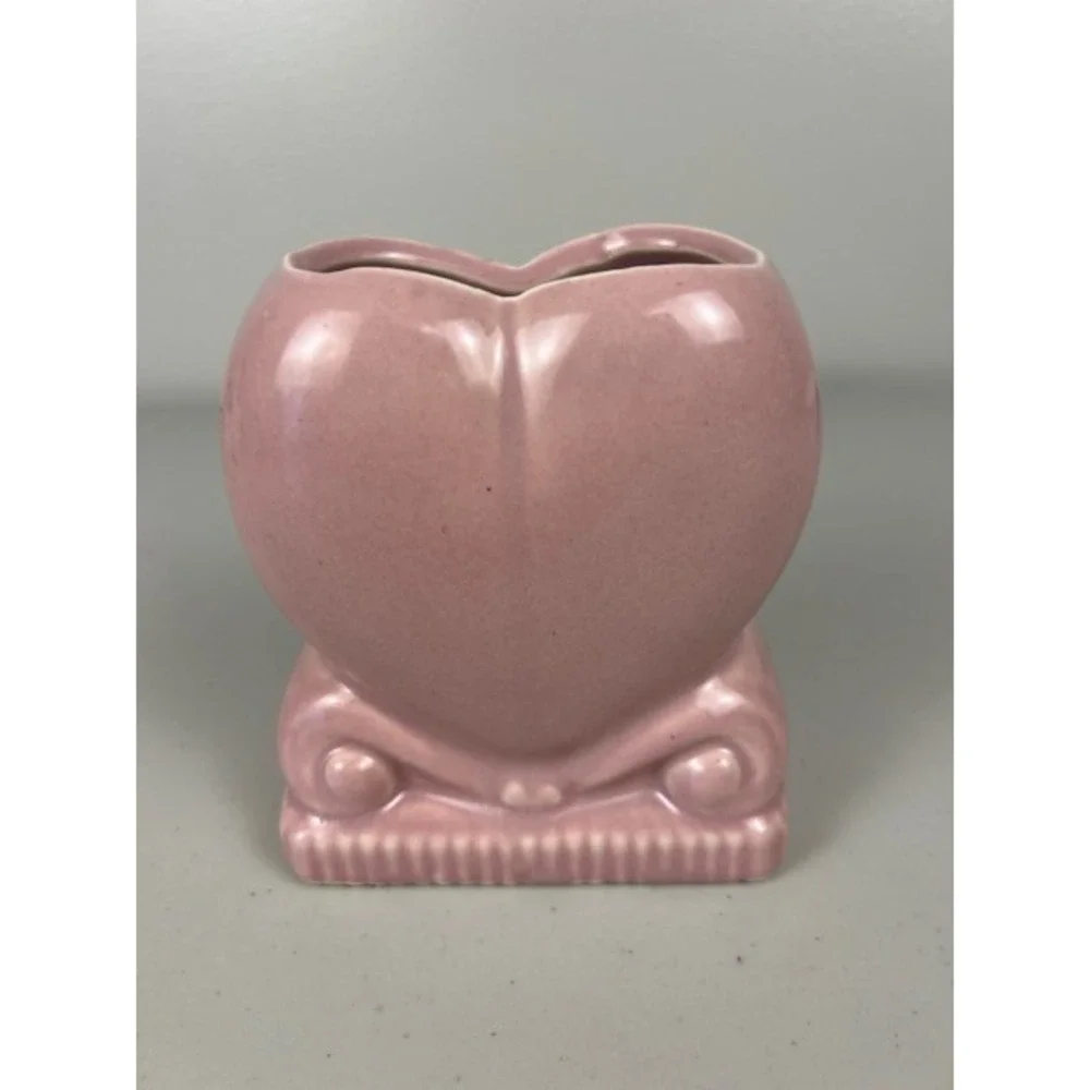 Vintage Pink Ceramic Heart Shaped‎ Vase Scrolled Pedestal Base Mid Century Style